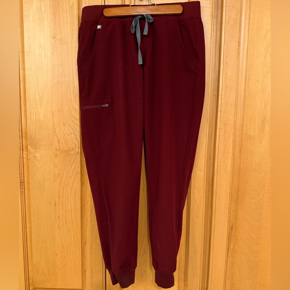 Figs
Zamora Jogger Scrub Pants Burgundy